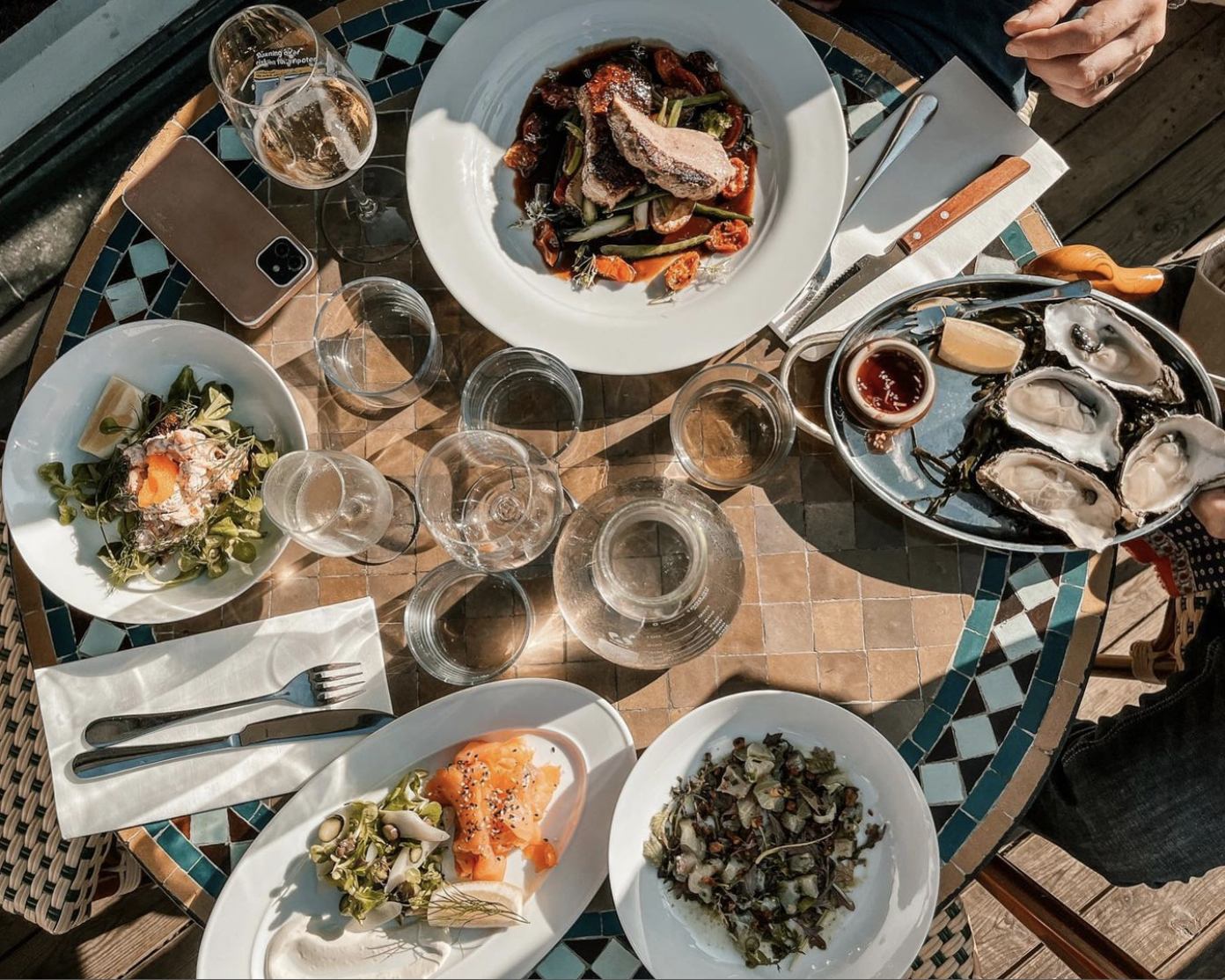 Låt samtalet fortsätta – boka bord på vårt middagsbingo!